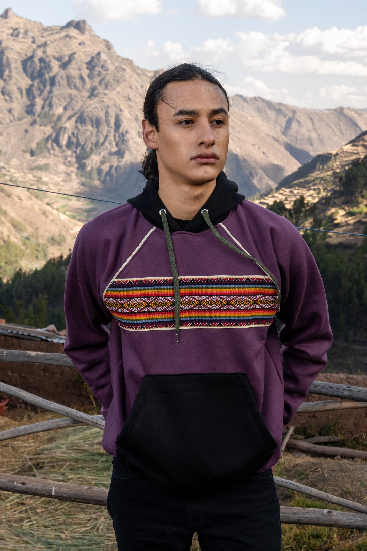 POLERA RANGLA CON CAPUCHA