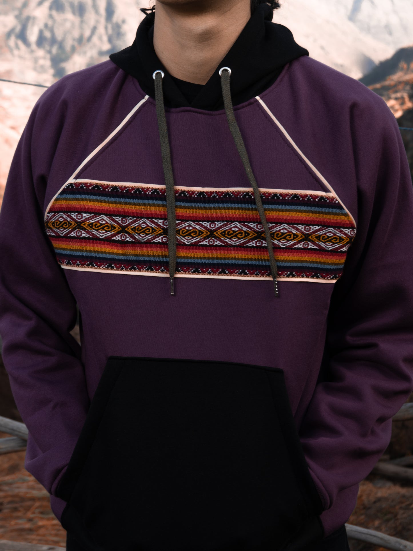 POLERA RANGLA CON CAPUCHA