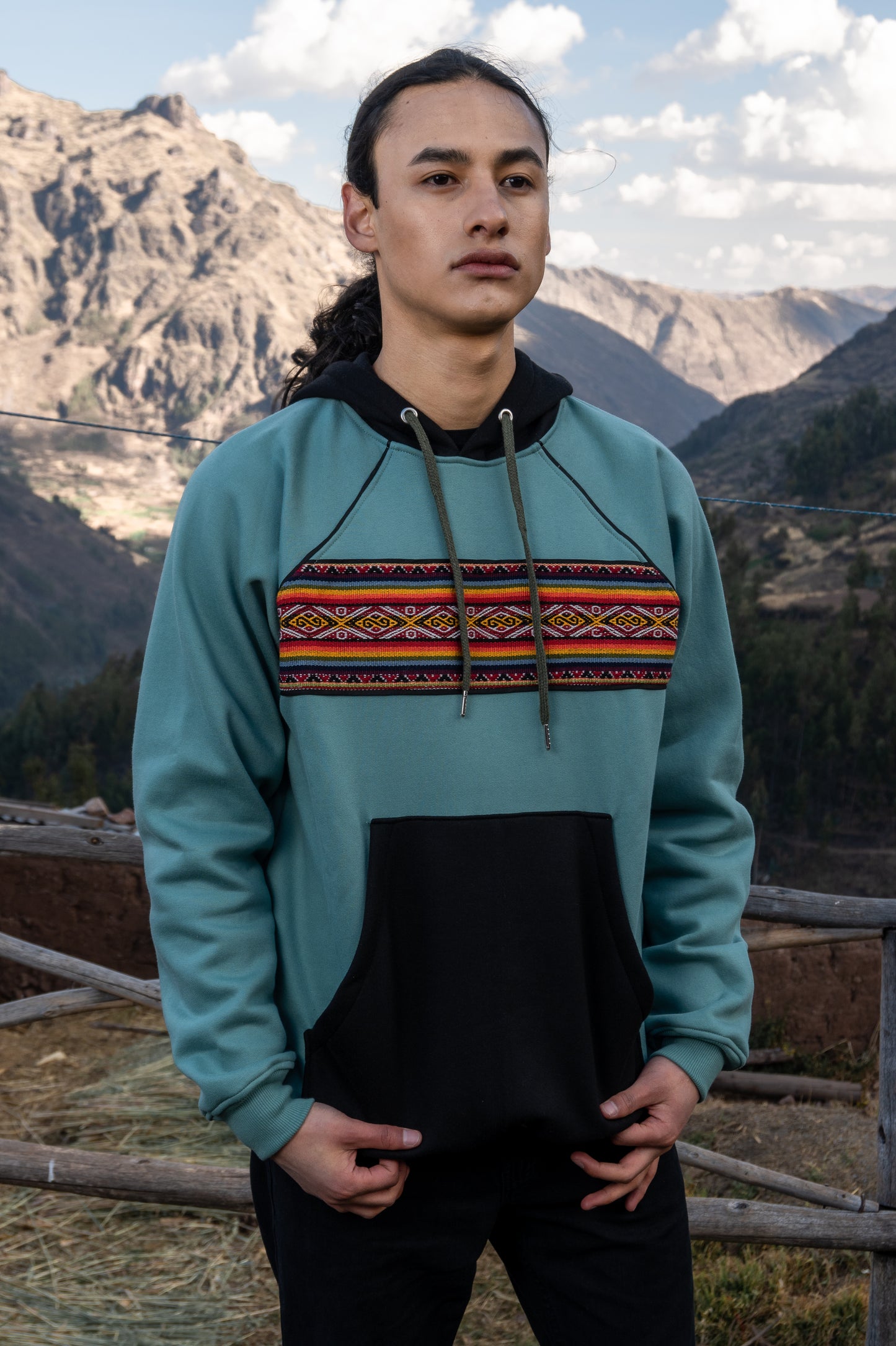POLERA RANGLA CON CAPUCHA